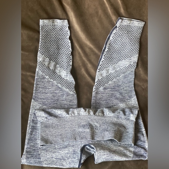 PINK Victoria Secret Active Yoga Leggings Navy Design Sz Medium Cutouts at calf - Picture 4 of 6